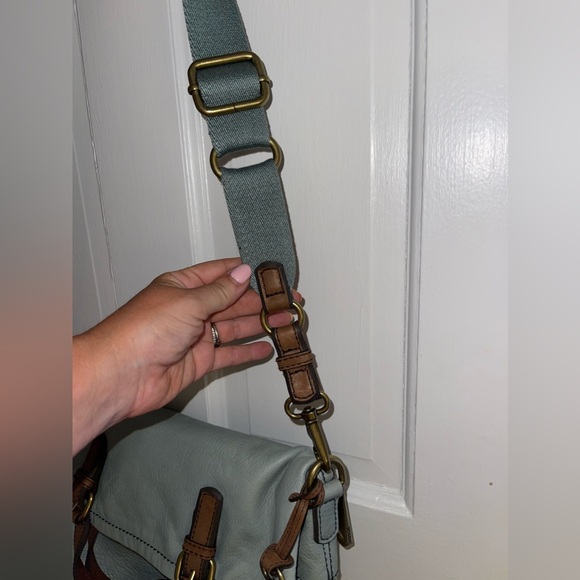 FOSSIL EXPLORER FOLD OVER LIGHT BLUE LEATHER SHOULDER TOTE HANDBAG ZB5258 - Picture 3 of 11